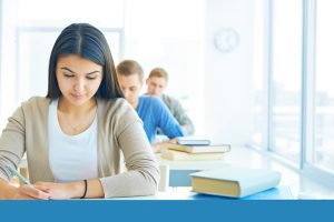 Según el Ministerio de Educación Nacional el proyecto está conformado por cuatro cohortes y se dispuso una inversión de más de $6.500 millones y por Boyacá 68 estudiantes, que hacen parte de la Institución Educativa Los Comuneros de Chiquinquirá y la Institución Educativa Nuestra Señora del Carmen de Susacón, fueron seleccionados teniendo en cuenta los resultados generados en el progreso de su Institución Educativa en el Índice Sintético de Calidad. Desde la cartera del Gobierno Nacional se anunció que estos estudiantes de 10° grado, se sumarán a los 900 beneficiados, que en marzo de este año, participaron en la primera cohorte de los Campos Nacionales de Inmersión en Inglés, que incluyen actividades como: deportes, artes, música, liderazgo y retos, sesiones académicas para fortalecer las habilidades del idioma de manera lúdica y experimental, además, de programas nocturnos con juegos, concursos, fogatas y muestra de talentos. Finalmente se manifestó desde el Ministerio de Educación Nacional, que los 900 jóvenes, provenientes de 9 colegios, que participaron en la primera cohorte en marzo pasado, lograron mejorar sus habilidades comunicativas en inglés de una forma experiencial y lúdica, a través de ambientes 100% bilingües. (Fin/José Alberto Paredes Avella). Comunicaciones y Protocolo Gobernación de Boyacá. Autor :secretariaadmin